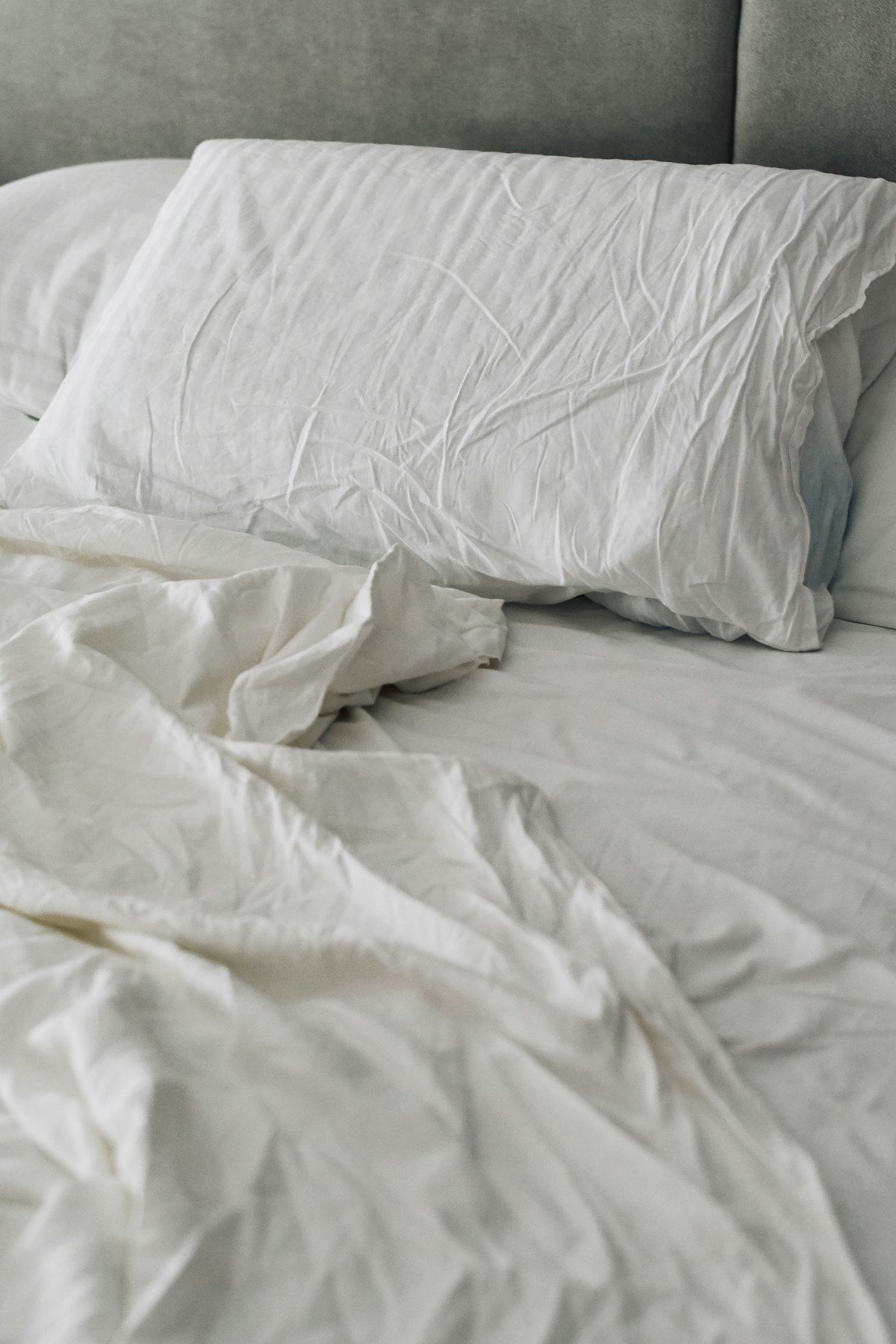 White duvet and pillows